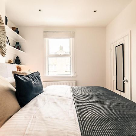 The Broadway Bath - 2 Bedrooms With Parking, Central บาธ ภายนอก รูปภาพ